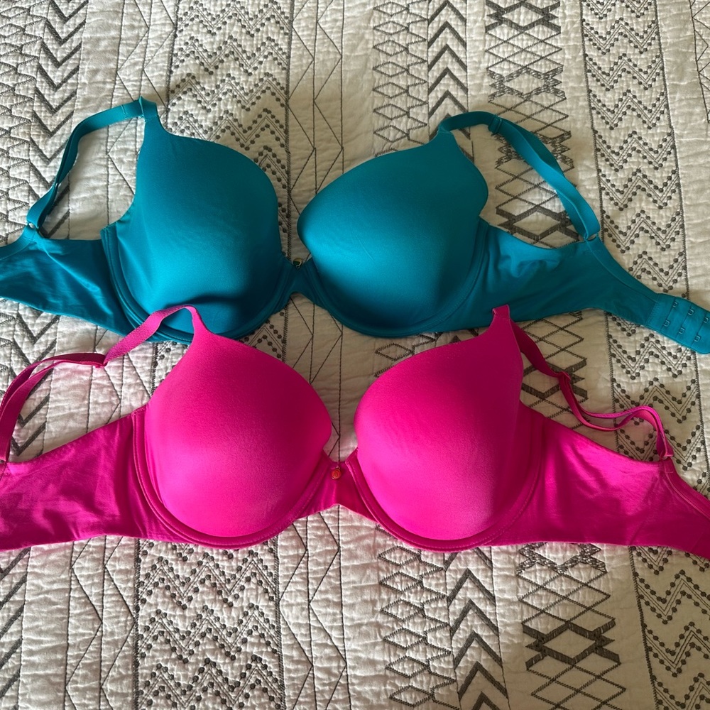Victoria’s Secret bras lined/ Demi-buste double.